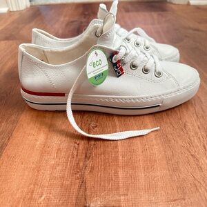 NWT: Women’s Paul Green White Leather Sneaker